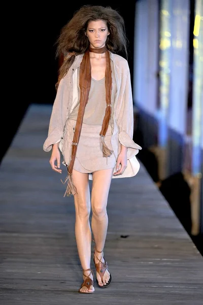 Look 25